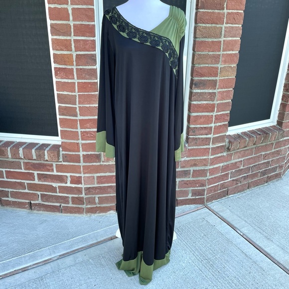Other - Colorblock Abaya Dress With Black Floral Lace